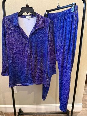 Earthbound Trading Post Blue/Purple Printed Button-Front Pajama Set